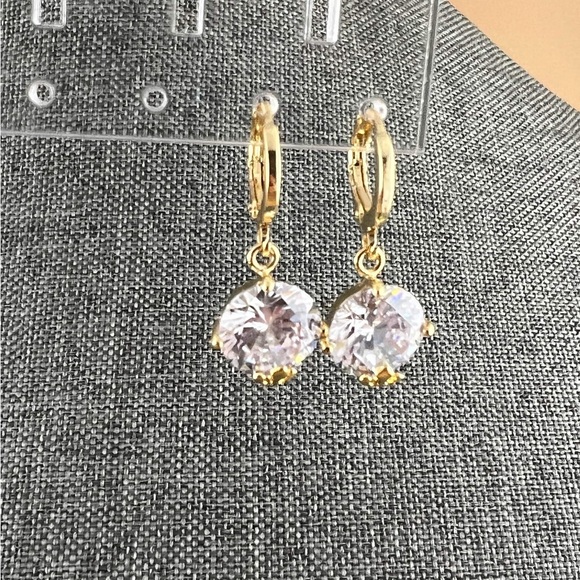 Teardrop Dangling Hoop Earrings New - Picture 5 of 5